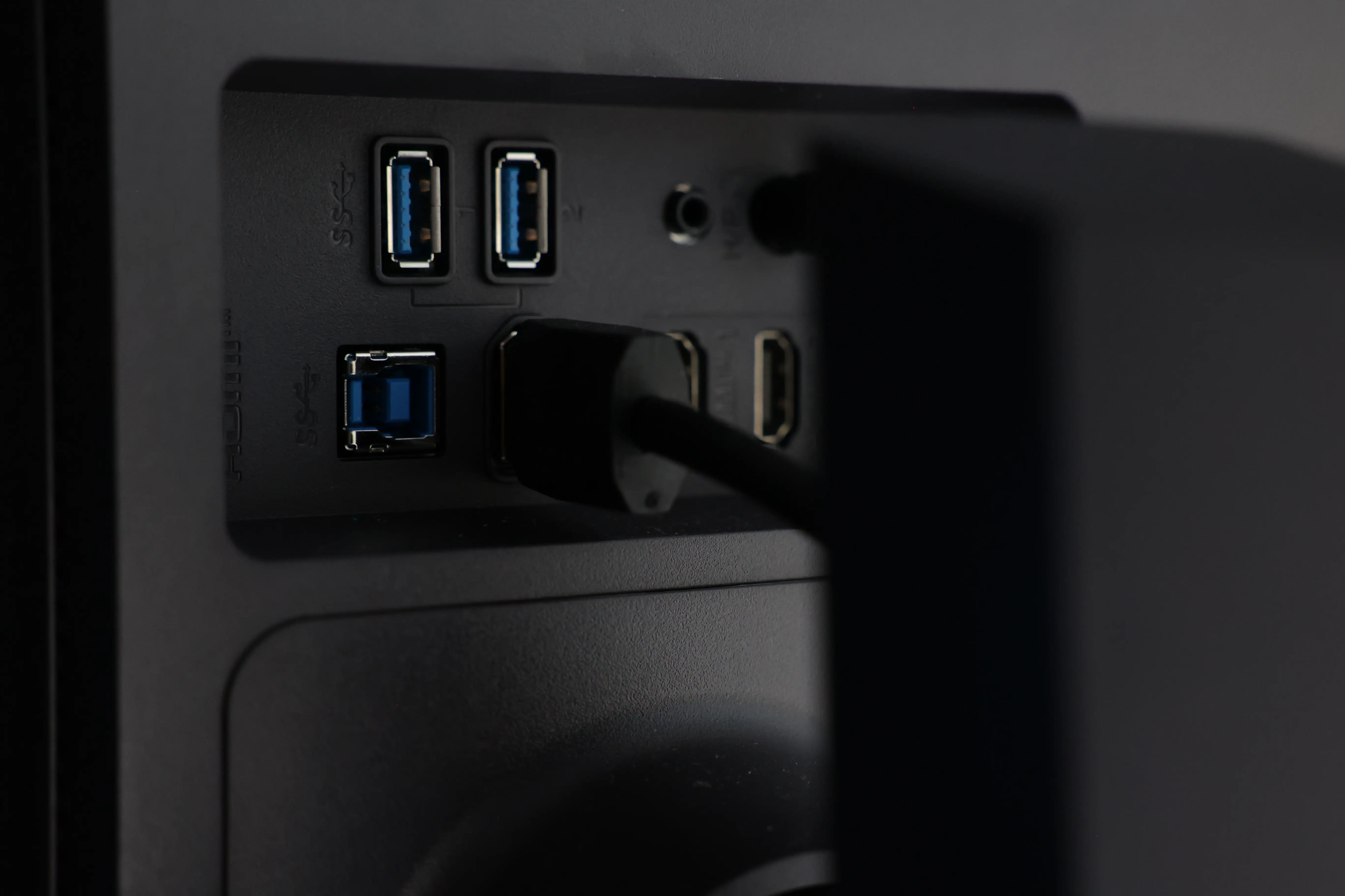 Monitor USB ports